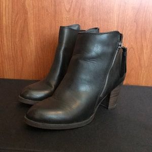 Black leather ankle booties!